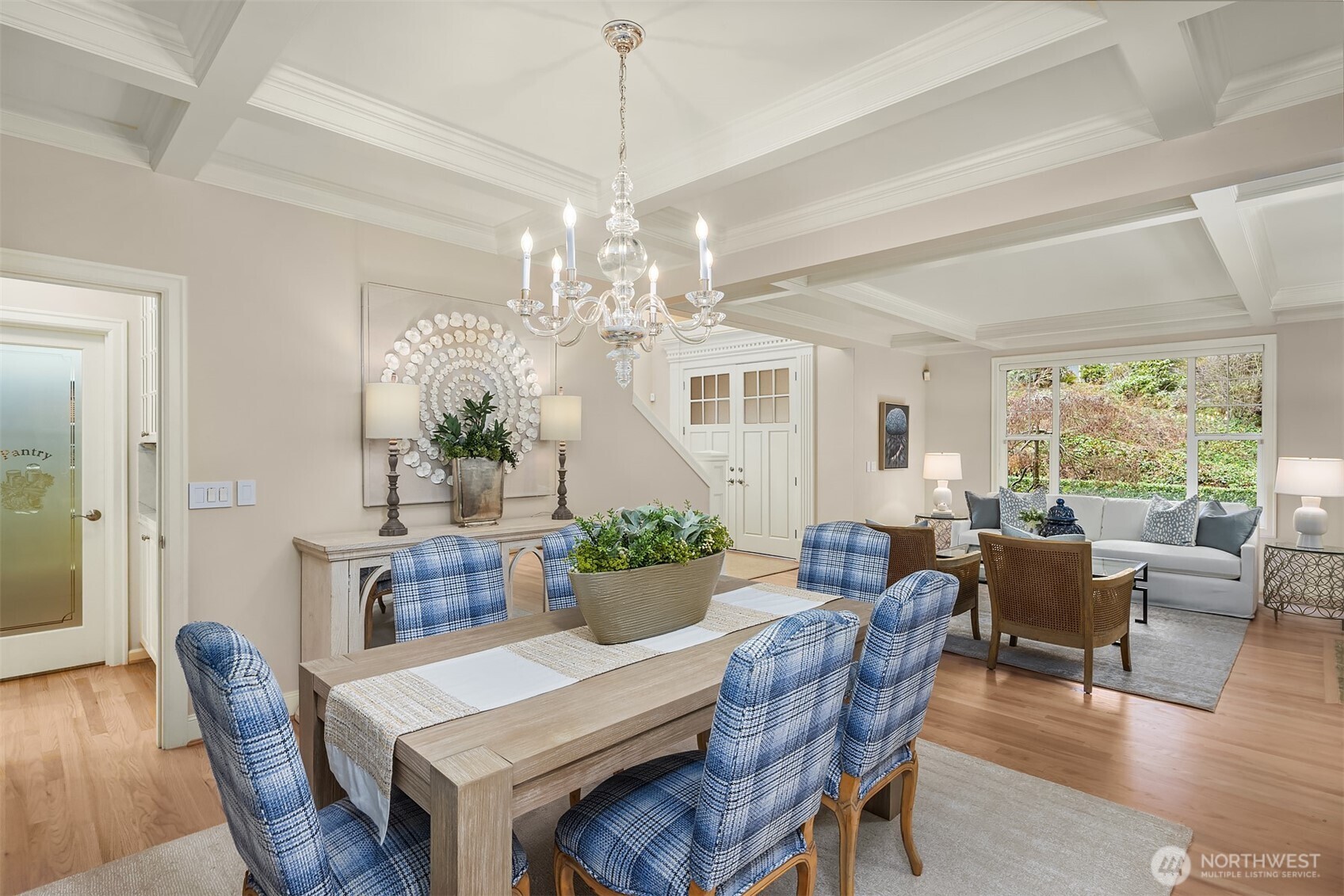 9843 Northeast 25th Street Bellevue, WA 98004 - Photo 5 of 19