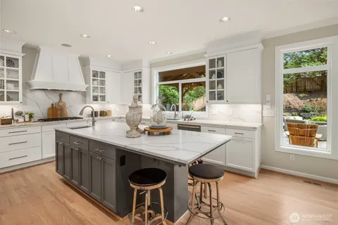 $4,680,000 | 9843 Northeast 25th Street, Bellevue, WA 98004