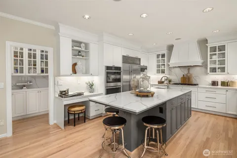 $4,680,000 | 9843 Northeast 25th Street, Bellevue, WA 98004