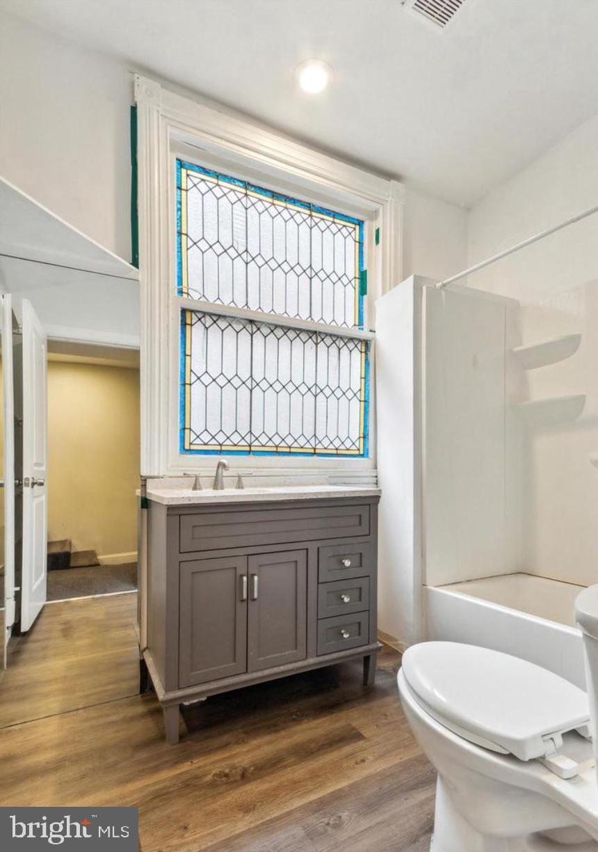 3813 Baring Street Philadelphia, PA 19104 - Photo 21 of 43 Unit 2 - Full Bathroom