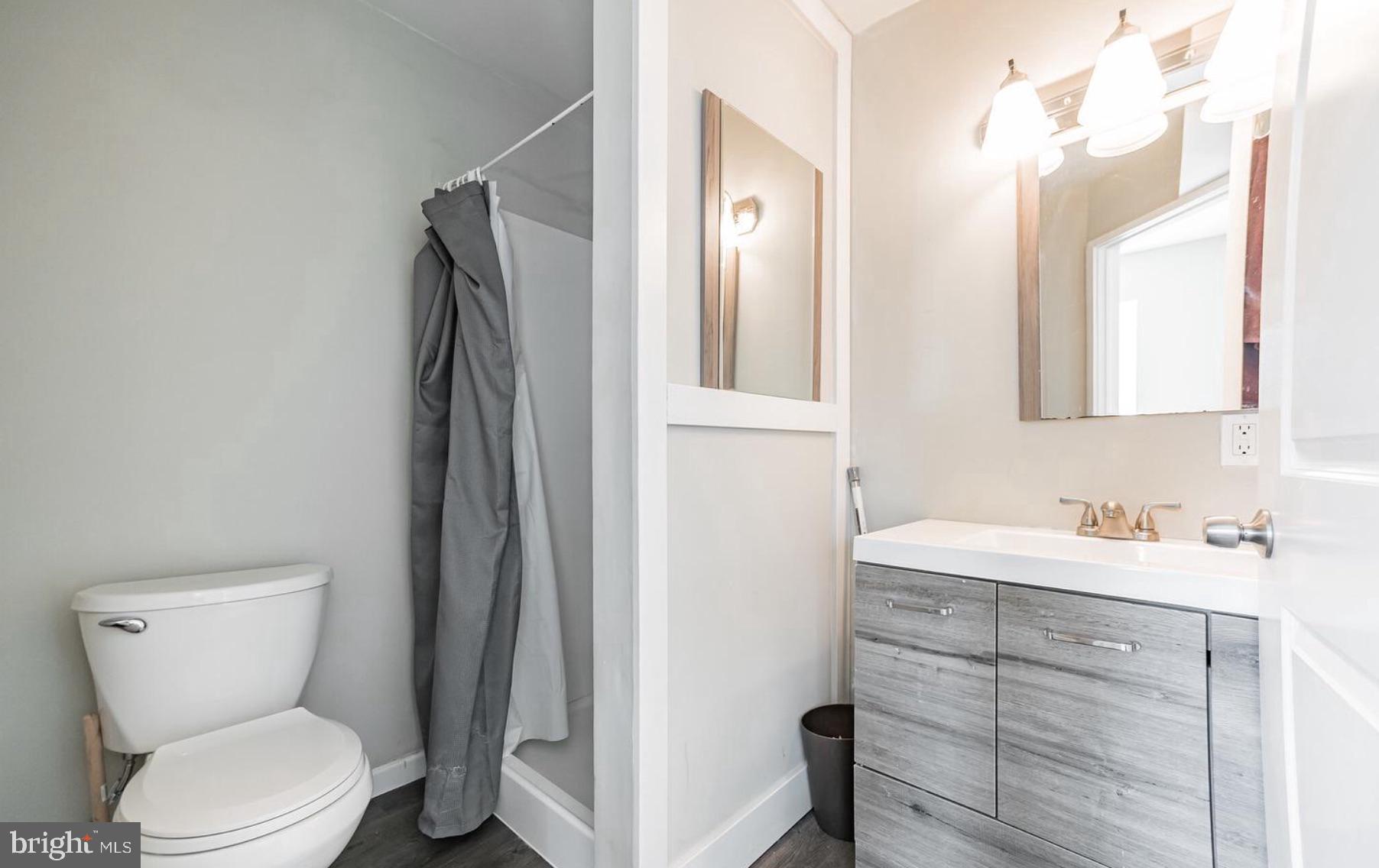 3813 Baring Street Philadelphia, PA 19104 - Photo 39 of 43 Unit 3 - Full Bathroom