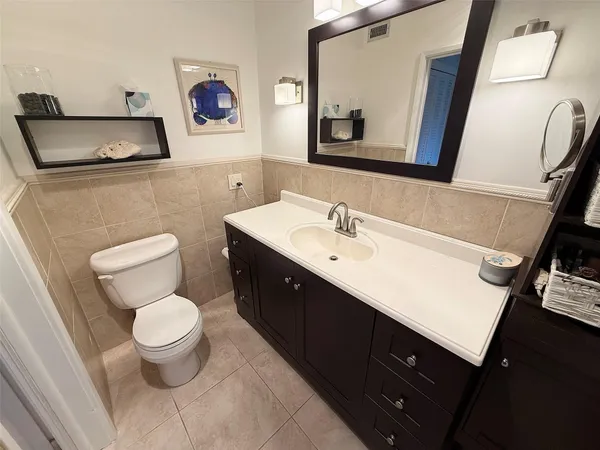 $2,400 | 1201 South Riverside Drive, Unit 207, Pompano Beach, FL 33062