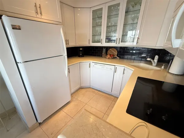 $2,400 | 1201 South Riverside Drive, Unit 207, Pompano Beach, FL 33062