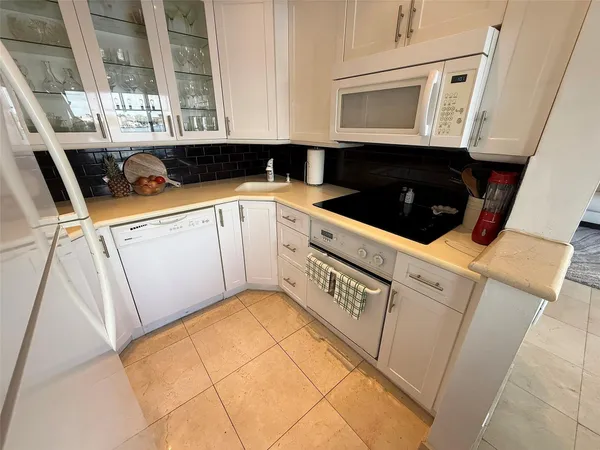 $2,400 | 1201 South Riverside Drive, Unit 207, Pompano Beach, FL 33062