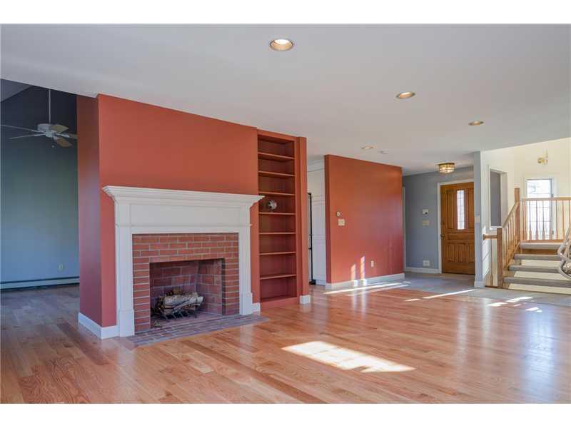 231 Fowler Road Cape Elizabeth, ME 04107 - Photo 15 of 35 Living Room.