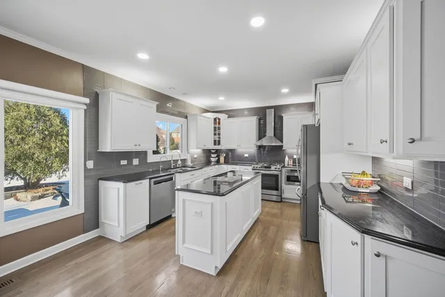 $799,900 | 2700 Harlstone Drive, Aurora, IL 60502