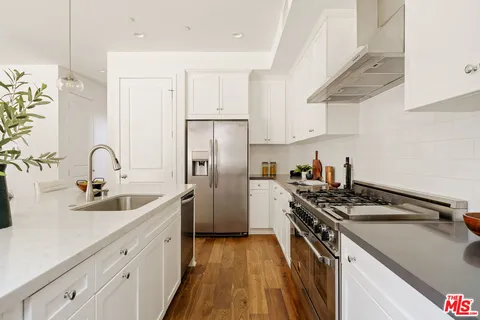 $1,799,000 | 5571 West 82nd Street, Los Angeles, CA 90045