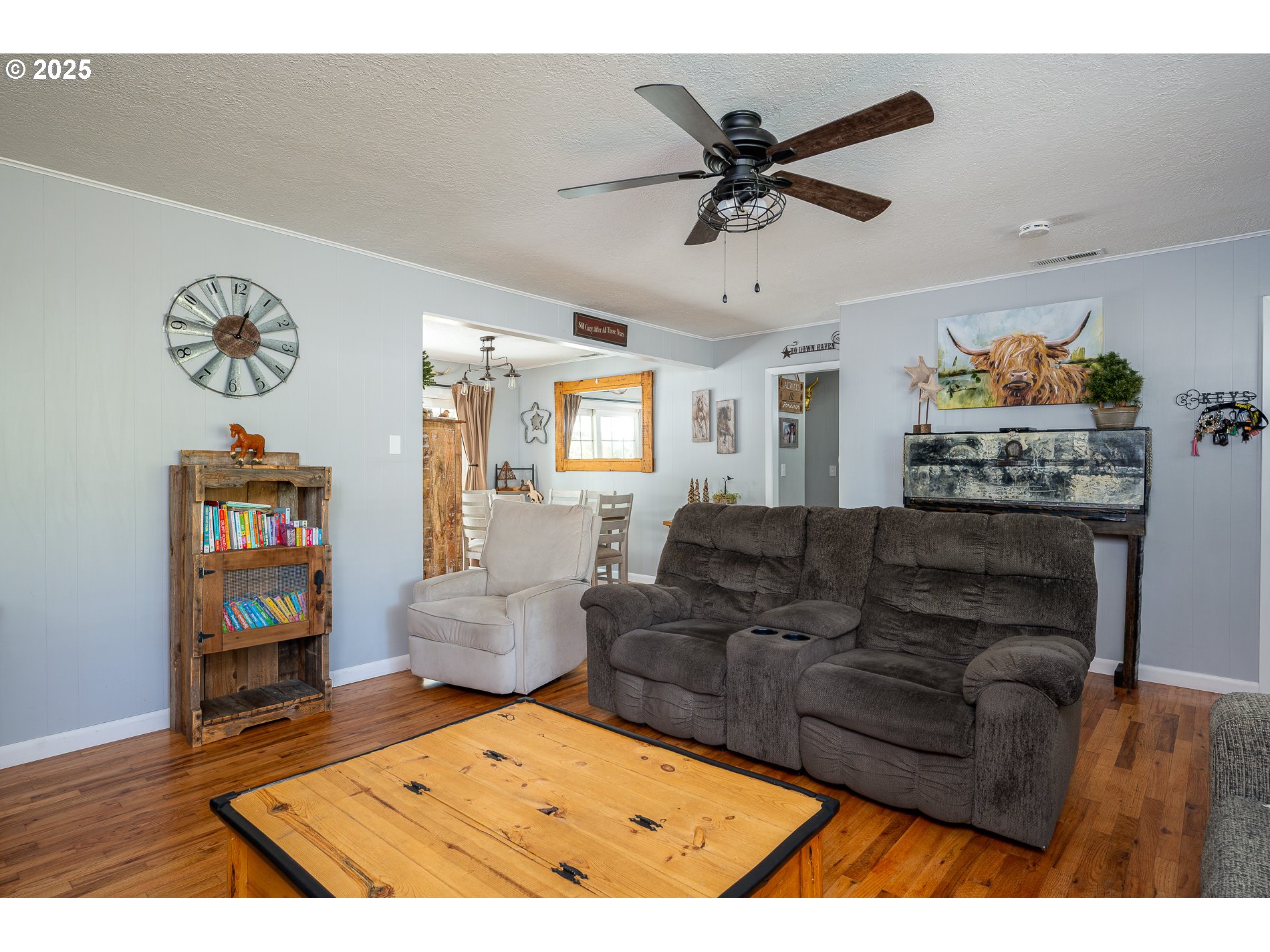 23636 Highway 224 Boring, OR 97009 - Photo 11 of 48 a living room with furniture