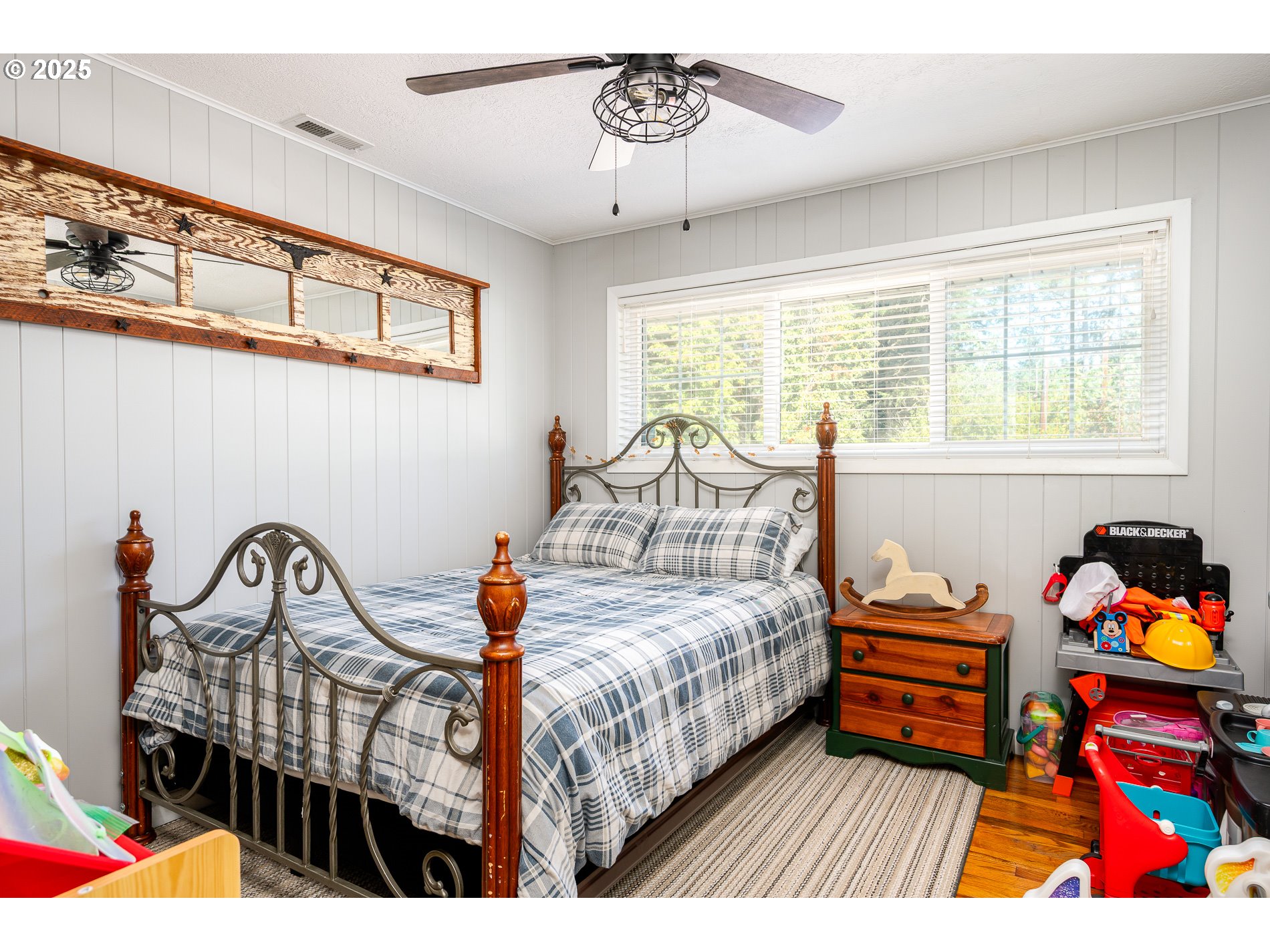 23636 Highway 224 Boring, OR 97009 - Photo 27 of 48 a bedroom with bed and a window