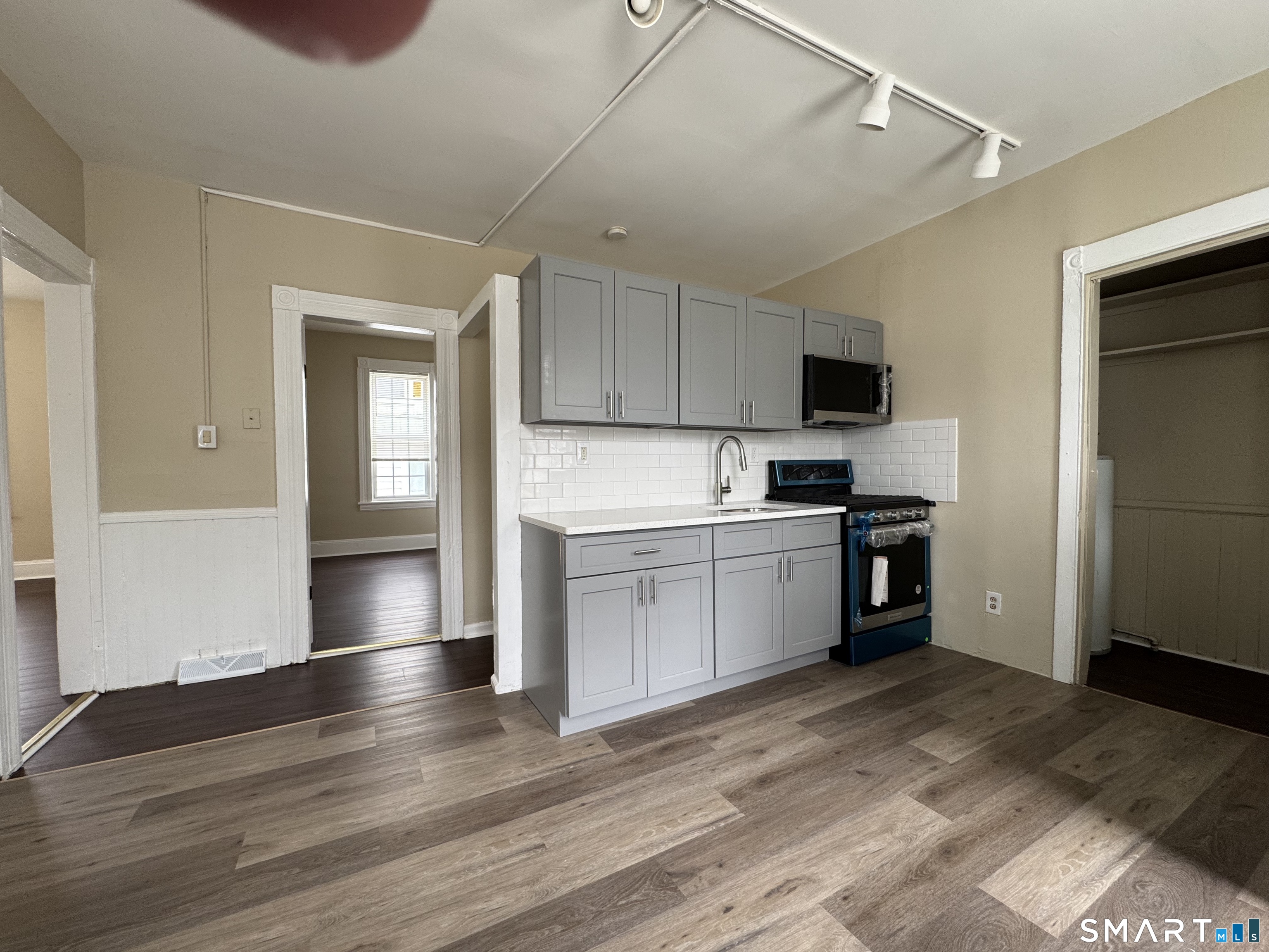 184 Pacific Street Bridgeport, CT 06604 - Photo 4 of 11