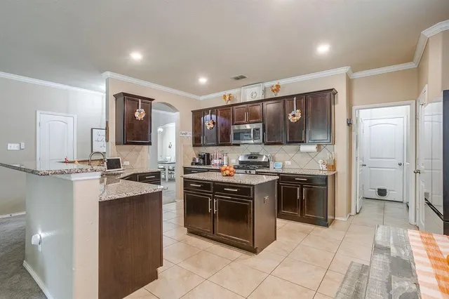 $370,000 | 373 Pin Cushion Trail, Burleson, TX 76028