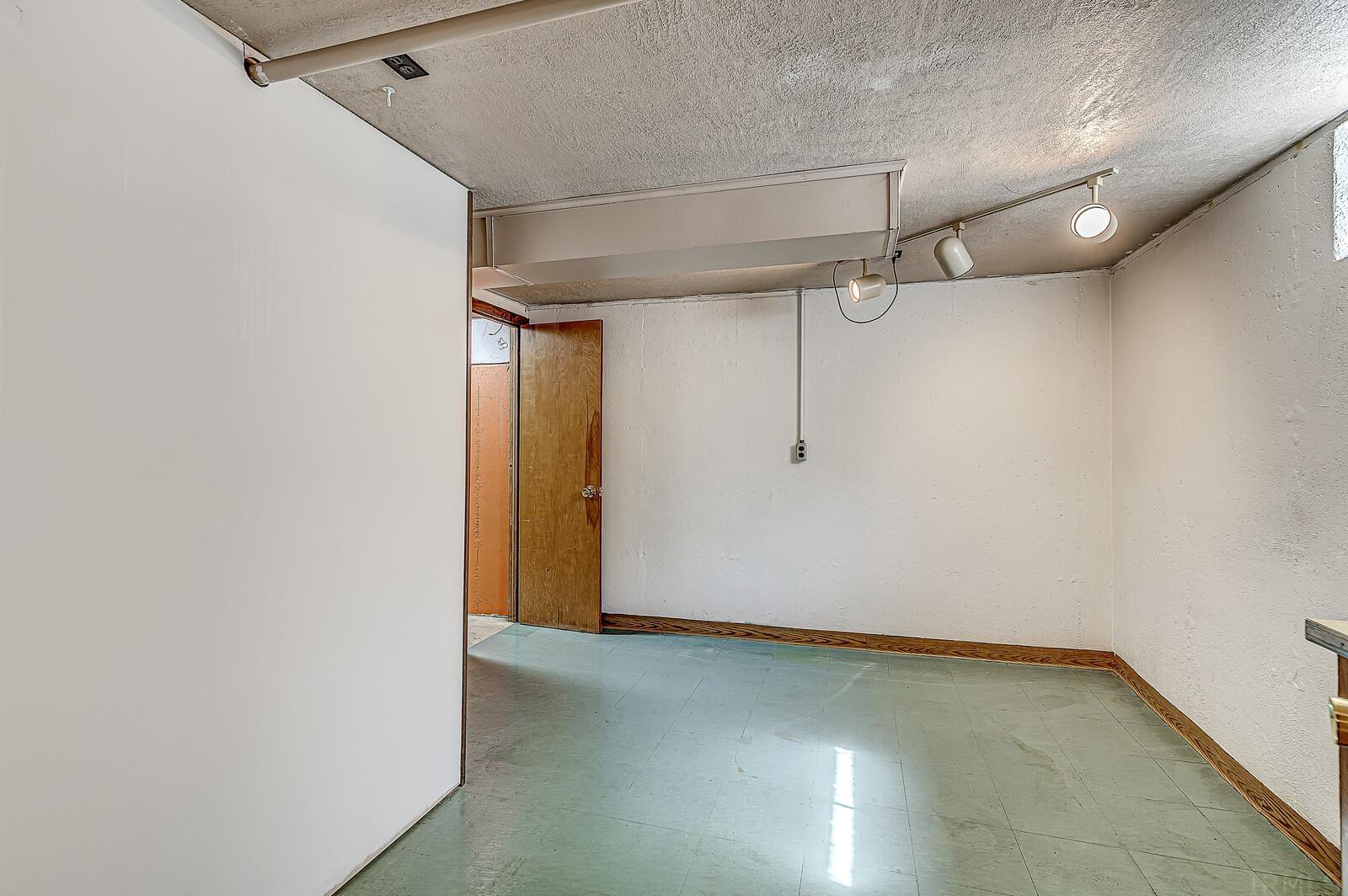 51374 Orange Road South Bend, IN 46628 - Photo 21 of 26 Gallery Image 21