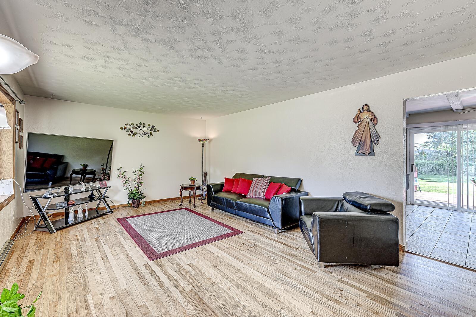 51374 Orange Road South Bend, IN 46628 - Photo 3 of 26 Gallery Image 3