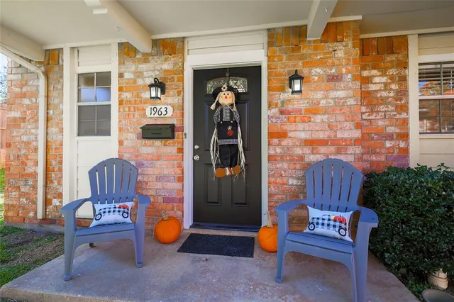 $2,250 | 1963 Shorewood Drive, Grapevine, TX 76051