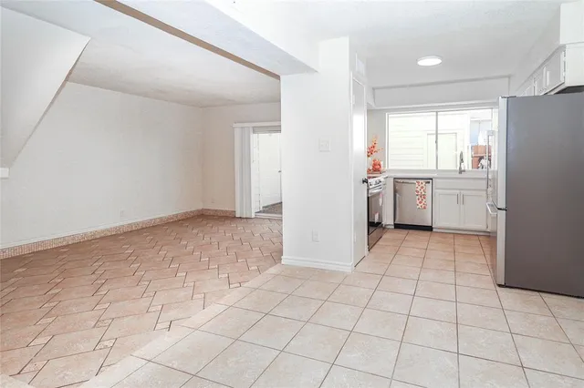 $2,250 | 1963 Shorewood Drive, Grapevine, TX 76051