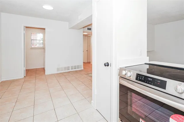 $2,250 | 1963 Shorewood Drive, Grapevine, TX 76051