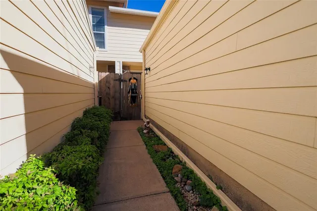 $2,250 | 1963 Shorewood Drive, Grapevine, TX 76051