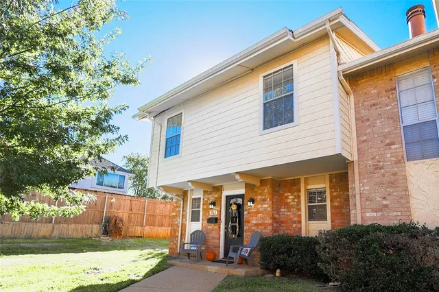 $2,250 | 1963 Shorewood Drive, Grapevine, TX 76051
