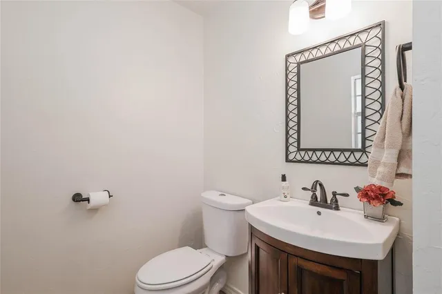 $2,250 | 1963 Shorewood Drive, Grapevine, TX 76051