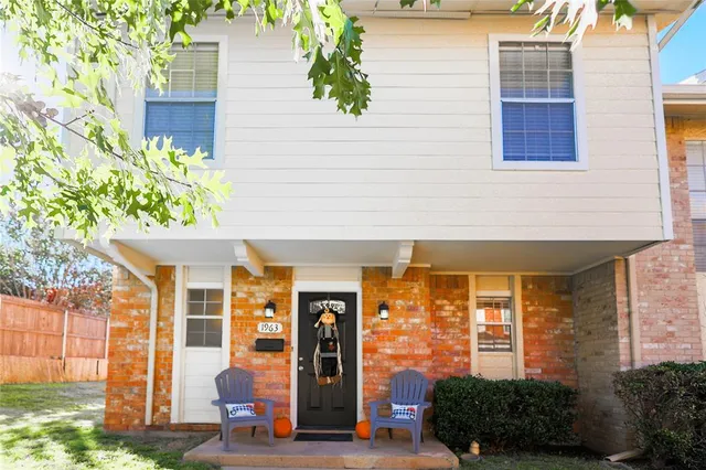 $2,250 | 1963 Shorewood Drive, Grapevine, TX 76051