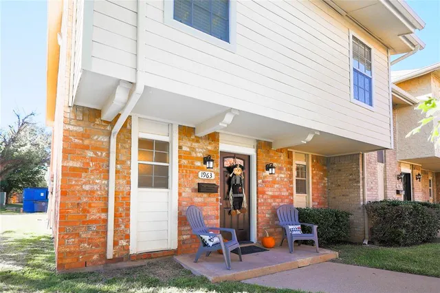 $2,250 | 1963 Shorewood Drive, Grapevine, TX 76051