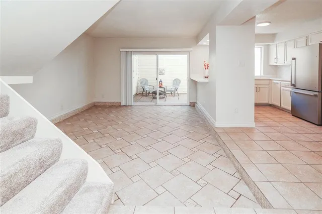 $2,250 | 1963 Shorewood Drive, Grapevine, TX 76051