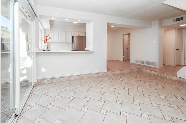 $2,250 | 1963 Shorewood Drive, Grapevine, TX 76051