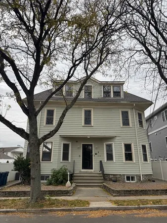 $1,900 | 8 Wakefield Avenue, Unit 3R, Wakefield, MA 01880