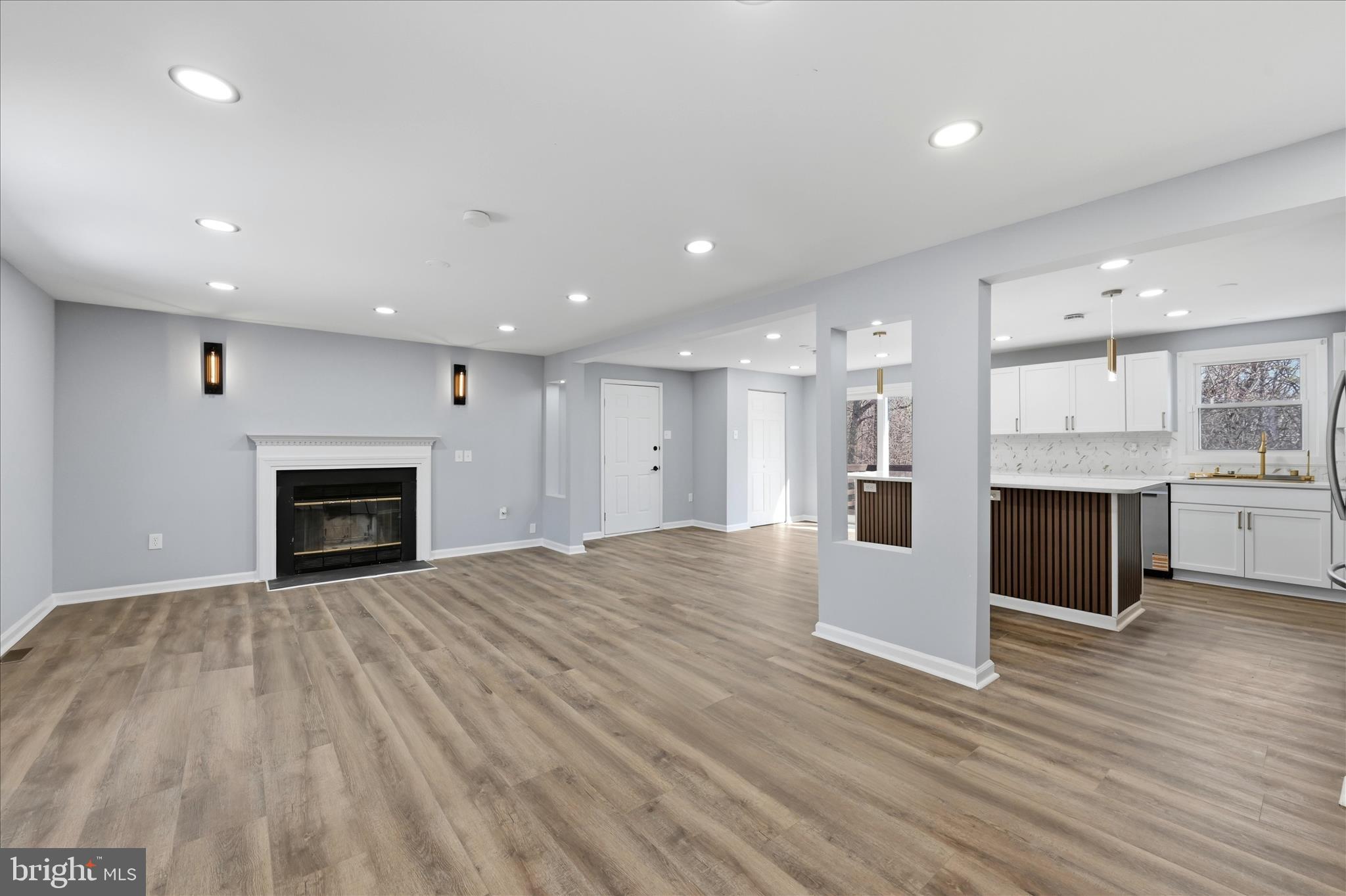 1411 Mercer Road Haymarket, VA 20169 - Photo 10 of 60 Living Room