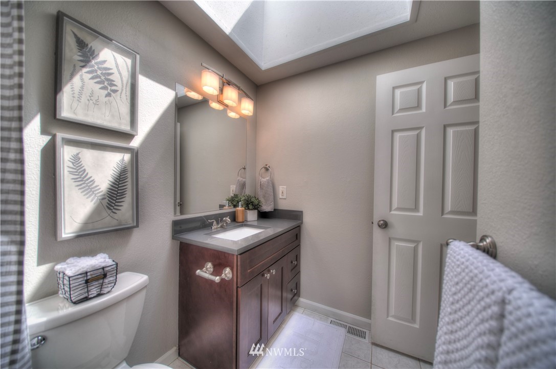 11917 Northeast 159th Street Bothell, WA 98011 - Photo 10 of 30 Gallery Image 10