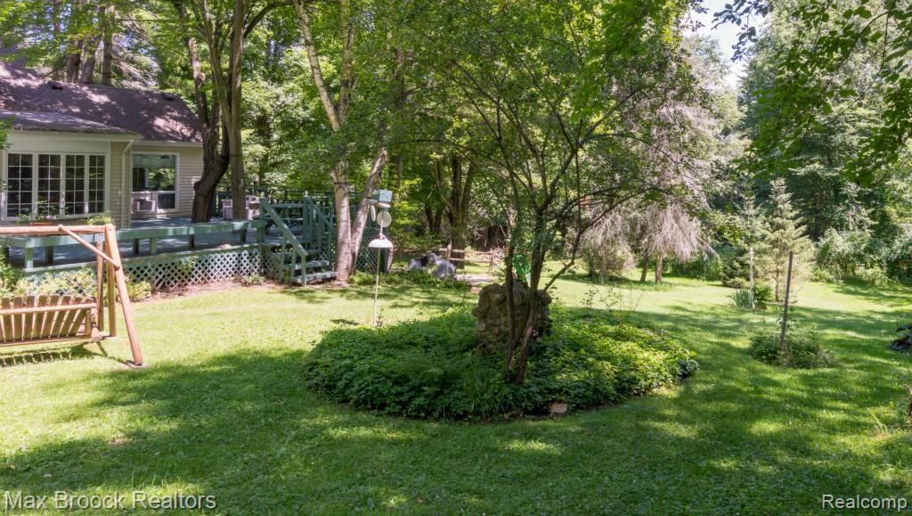 1443 Silver Bell Road Rochester, MI 48306 - Photo 22 of 34 Beautiful yard