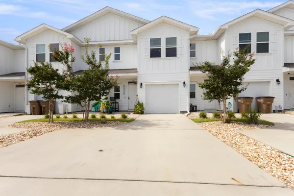 a front view of house with yard