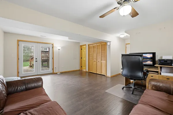 $415,000 | 1358 Cottonwood Lane, Crystal Lake, IL 60014