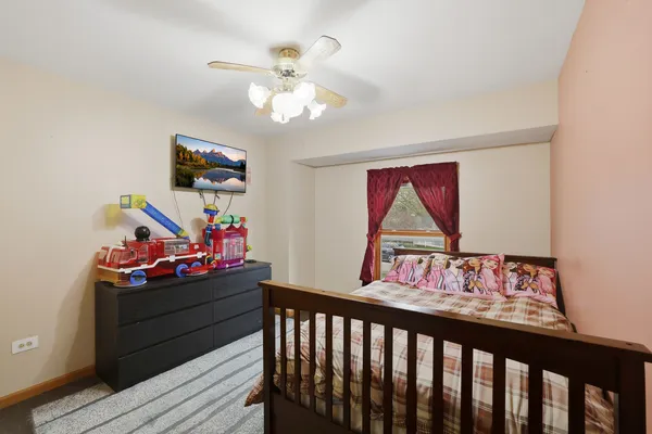 $415,000 | 1358 Cottonwood Lane, Crystal Lake, IL 60014