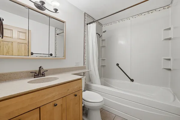 $415,000 | 1358 Cottonwood Lane, Crystal Lake, IL 60014