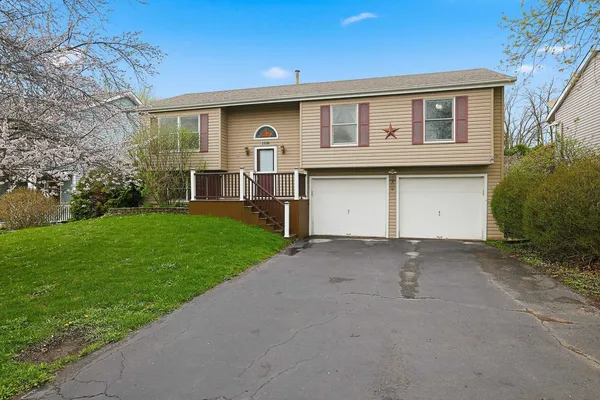 $415,000 | 1358 Cottonwood Lane, Crystal Lake, IL 60014