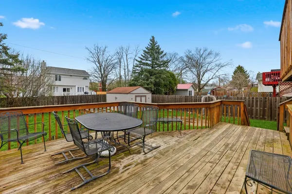 $415,000 | 1358 Cottonwood Lane, Crystal Lake, IL 60014