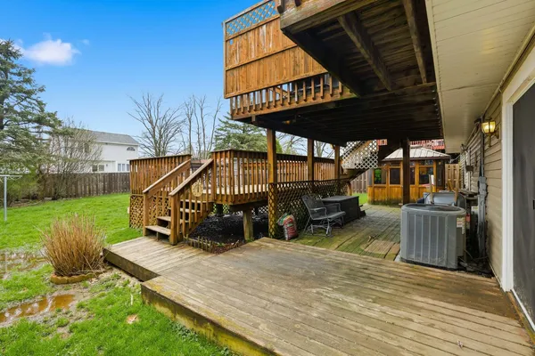 $415,000 | 1358 Cottonwood Lane, Crystal Lake, IL 60014