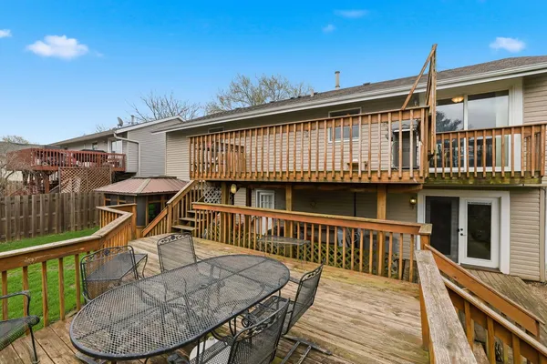$415,000 | 1358 Cottonwood Lane, Crystal Lake, IL 60014
