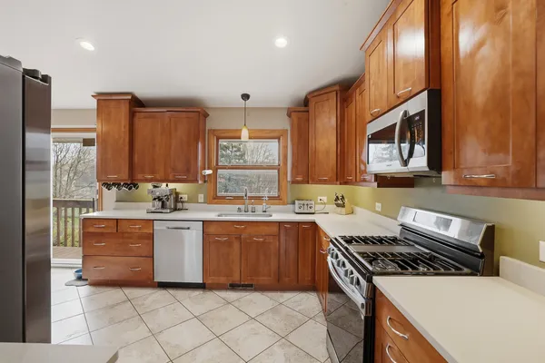 $415,000 | 1358 Cottonwood Lane, Crystal Lake, IL 60014