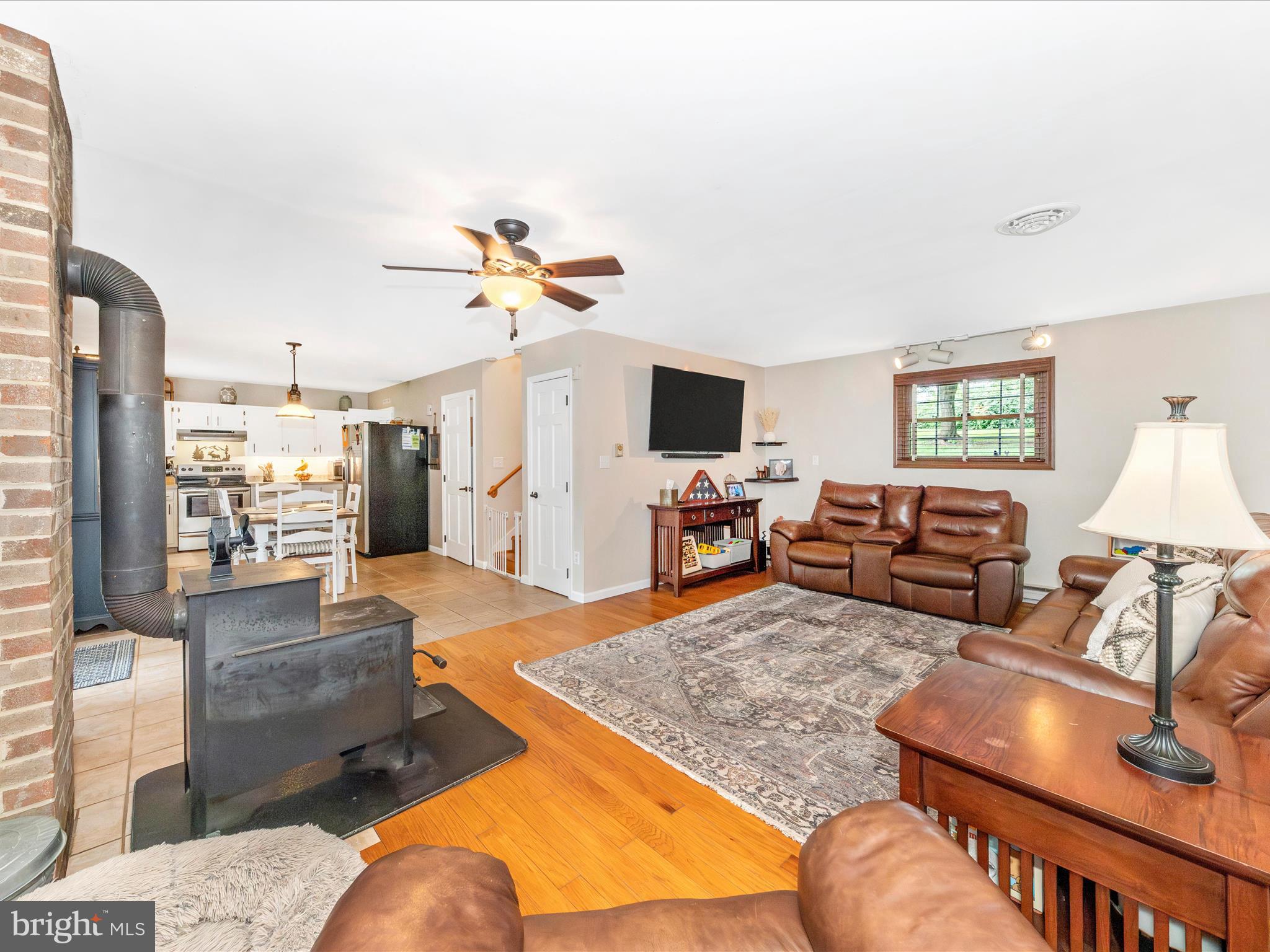 18807 Manor Church Road Boonsboro, MD 21713 - Photo 7 of 49 Living Room