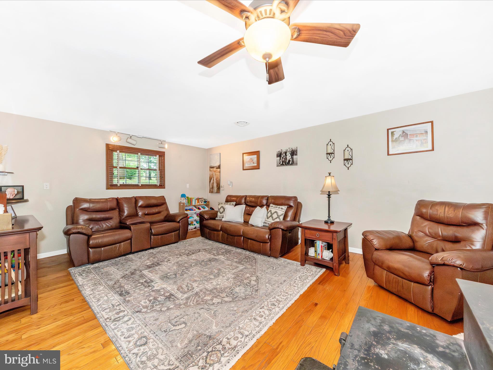 18807 Manor Church Road Boonsboro, MD 21713 - Photo 8 of 49 Living Room