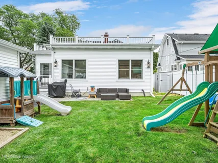 $750,000 | 4512 Washington Street, Downers Grove, IL 60515