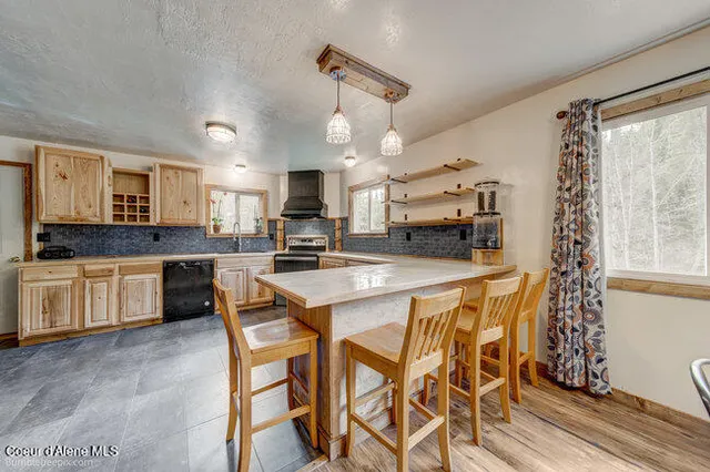 $575,000 | 21 Lochsa Lane, Pinehurst, ID 83850