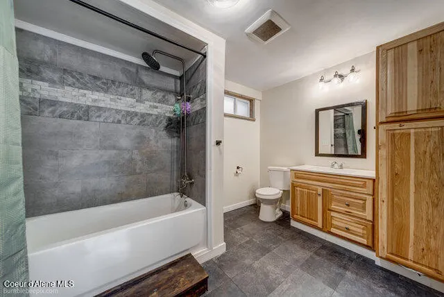 $575,000 | 21 Lochsa Lane, Pinehurst, ID 83850