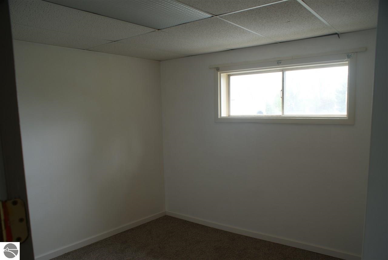 1927 Radcliff Road Traverse City, MI 49685 - Photo 34 of 48 1859990-33.JPG