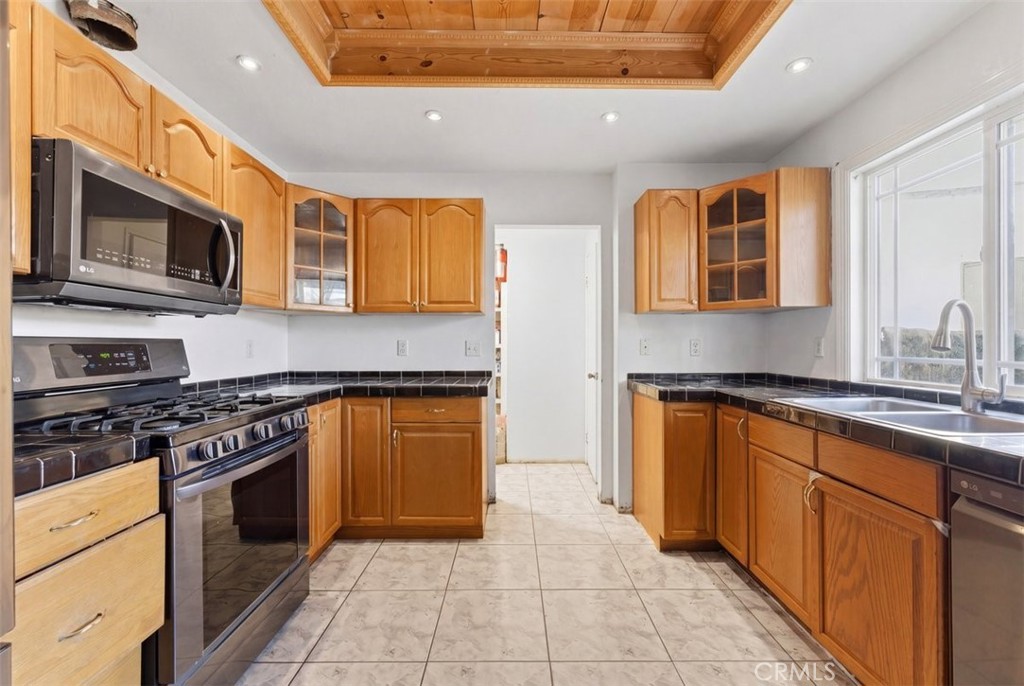 847 South Arrowhead Avenue Rialto, CA 92376 - Photo 12 of 30 Photo has been edited to remove personal items