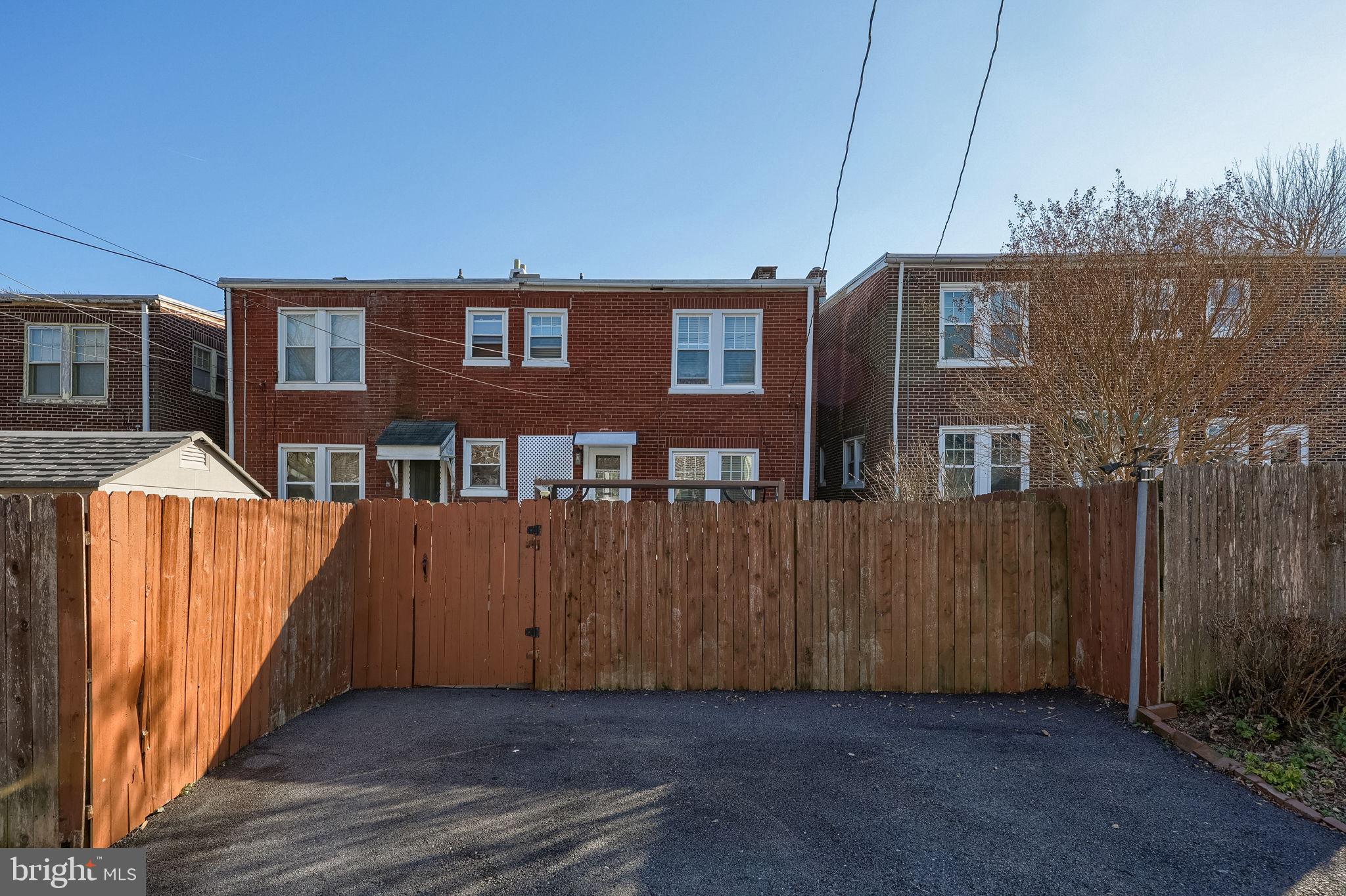 827 3rd Street Lancaster, PA 17603 - Photo 33 of 37 a backyard of a house