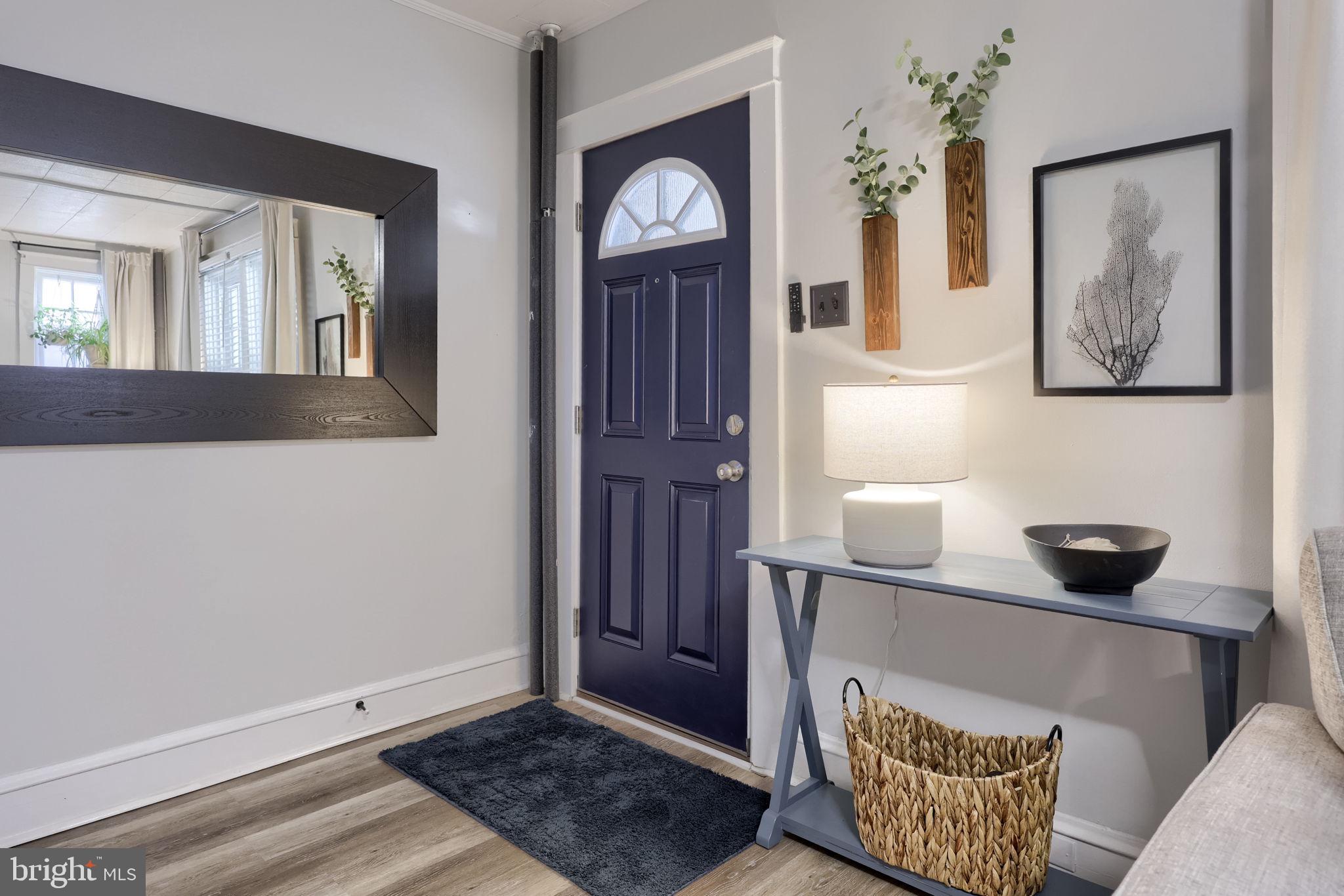 827 3rd Street Lancaster, PA 17603 - Photo 7 of 37 a living room with furniture and a window