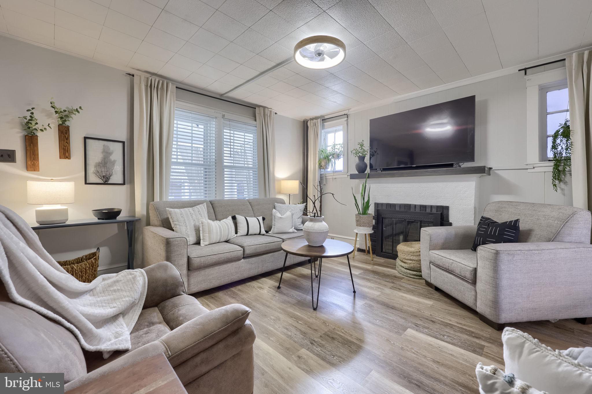 827 3rd Street Lancaster, PA 17603 - Photo 10 of 37 a living room with furniture and a flat screen tv